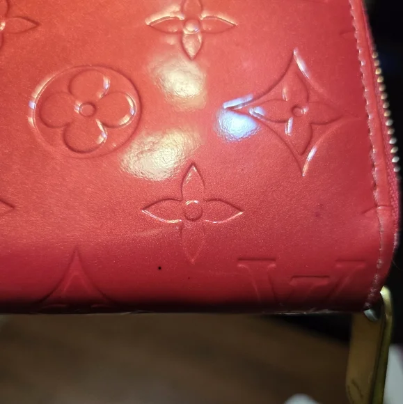 HTF!! Authentic Louis Vuitton pink vernis leather zip wallet in good condition Wallets